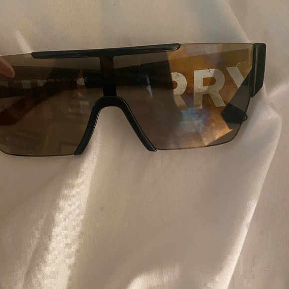 Authentic Burberry sunglasses - Picture 1 of 5